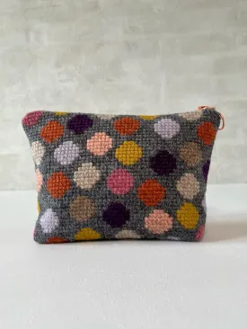 Embroidered purse with circles by Önling, pattern