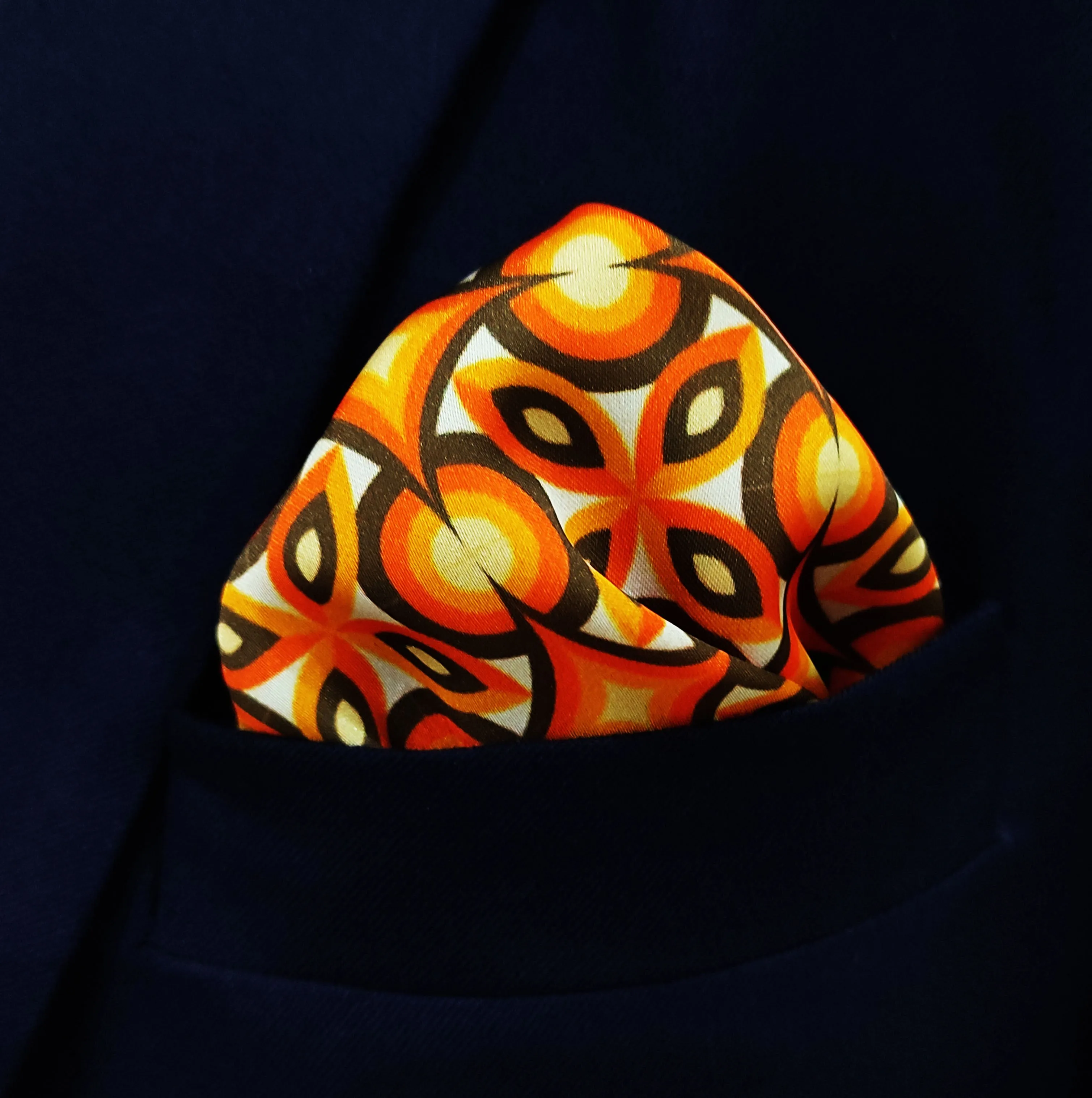 Geometric repeat pattern silk pocket square